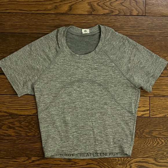 lululemon athletica Tops - Lululemon Women’s Swiftly Tech Cropped Short Sleeve Shirt, Gray - Size 2